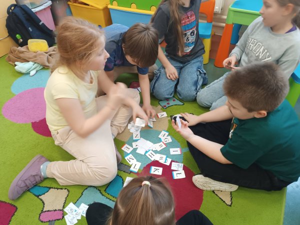Zajęcia rozwijające kluczowe kompetencje emocjonalno-społeczne „Zabawy z językiem migowym” — zdjęcie 13