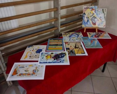 ŚWIATOWY DZIEŃ SZTUKI w SP 1 finał projektu artystyczno - edukacyjnego klasy VII a - 5