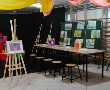 ŚWIATOWY DZIEŃ SZTUKI w SP 1 finał projektu artystyczno - edukacyjnego klasy VII a - 4