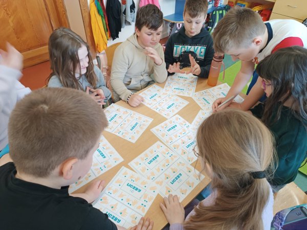 Zajęcia rozwijające kluczowe kompetencje emocjonalno-społeczne „Zabawy z językiem migowym” — zdjęcie 5