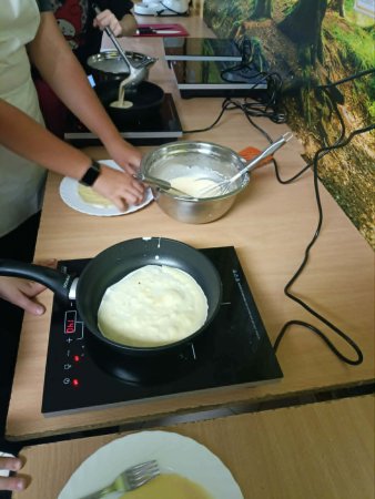 Zajęcia kulinarne – nauka przez działanie i wspólne gotowanie. — zdjęcie 6
