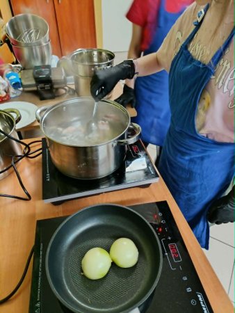 Zajęcia kulinarne – nauka przez działanie i wspólne gotowanie. — zdjęcie 52