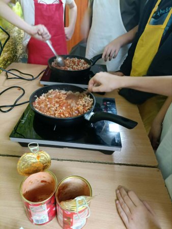Zajęcia kulinarne – nauka przez działanie i wspólne gotowanie. — zdjęcie 23