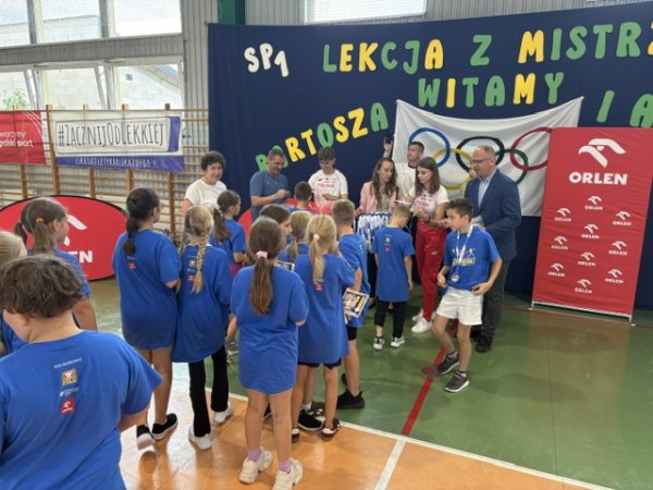 🏆 Lekcja z Mistrzem już za nami! To był niesamowity dzień w SP1! 🏃‍♂️💨 — zdjęcie 7