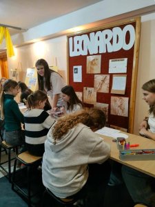 ŚWIATOWY DZIEŃ SZTUKI w SP 1 finał projektu artystyczno - edukacyjnego klasy VII a - 8