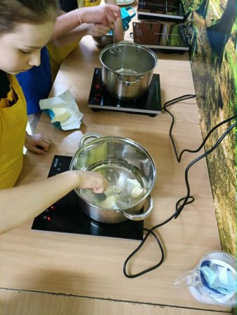 Zajęcia kulinarne – nauka przez działanie i wspólne gotowanie. — zdjęcie 50
