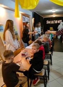 ŚWIATOWY DZIEŃ SZTUKI w SP 1 finał projektu artystyczno - edukacyjnego klasy VII a - 3