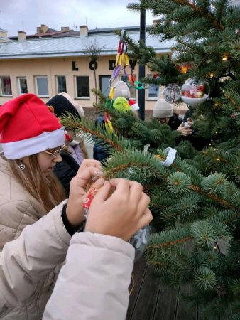 Ubieranie choinki na Placu Wolności — zdjęcie 10