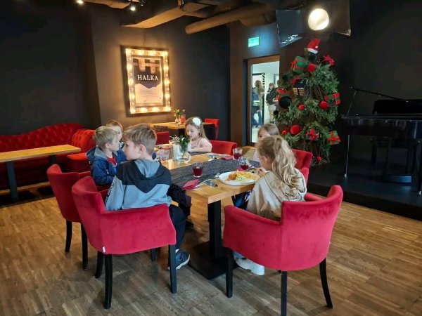 Mikołajkowa wycieczka do teatru — zdjęcie 15