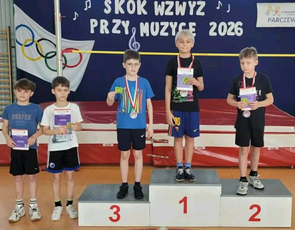 Rekordowy „Skok wzwyż przy muzyce” – sportowa walka z nałogami w SP1 — zdjęcie 11