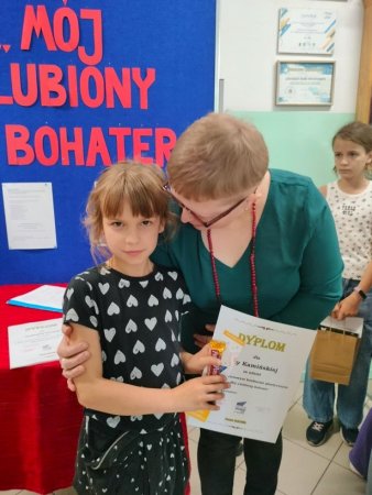 Rozstrzygnięcie XXI Powiatowego Konkursu Plastycznego na plakat pt. „Mój ulubiony bohater”. — zdjęcie 14