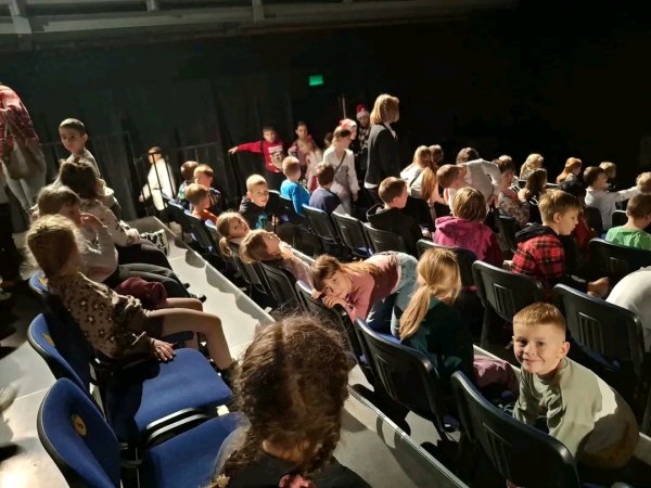 Mikołajkowa wycieczka do teatru — zdjęcie 9