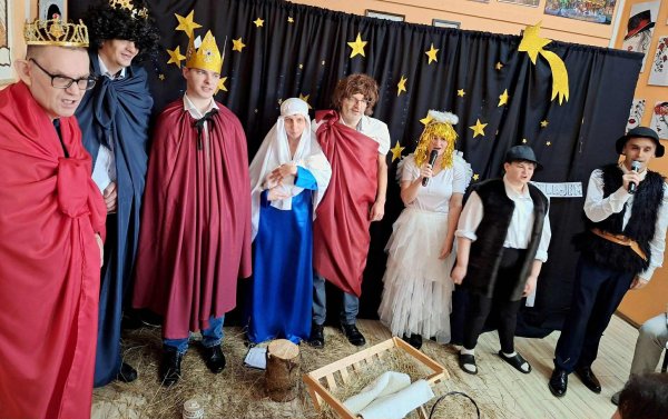 Spotkanie opłatkowe w Środowiskowym Domu Samopomocy w Laskach — zdjęcie 5