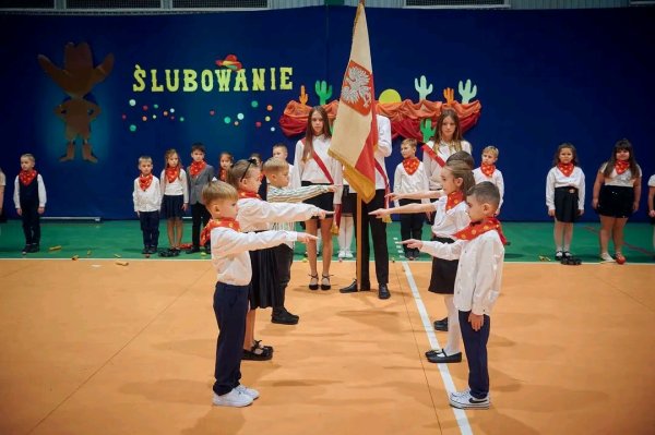 ŚLUBOWANIE KLAS PIERWSZYCH — zdjęcie 9