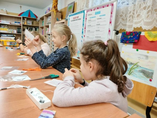 Haft krzyżykowy na kanwie — zdjęcie 3