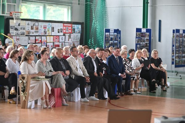 Jubileusz 45- lecia Szkoły Podstawowej Nr1 im. T. Kościuszki w Parczewie — zdjęcie 1