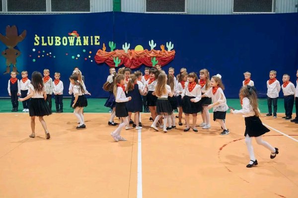 ŚLUBOWANIE KLAS PIERWSZYCH — zdjęcie 3