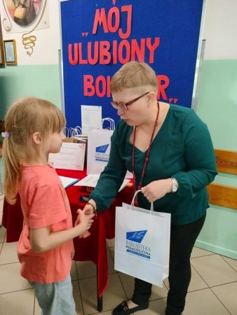 Rozstrzygnięcie XXI Powiatowego Konkursu Plastycznego na plakat pt. „Mój ulubiony bohater”. — zdjęcie 16