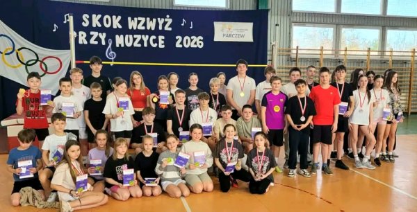 Rekordowy „Skok wzwyż przy muzyce” – sportowa walka z nałogami w SP1 — zdjęcie 1