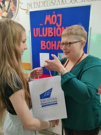 Rozstrzygnięcie XXI Powiatowego Konkursu Plastycznego na plakat pt. „Mój ulubiony bohater”. — zdjęcie 21