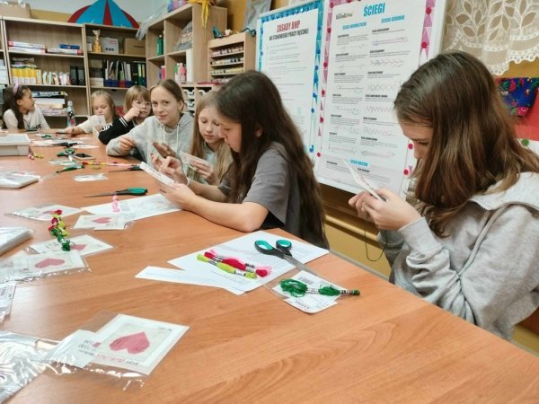 Haft krzyżykowy na kanwie — zdjęcie 7