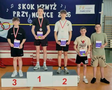 Rekordowy „Skok wzwyż przy muzyce” – sportowa walka z nałogami w SP1 - 2