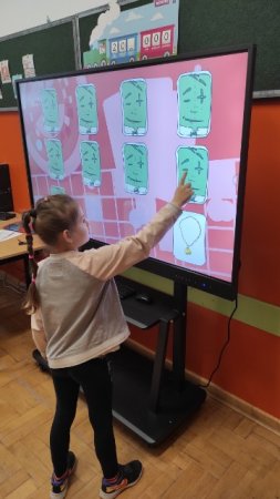 Wykorzystanie monitora interaktywnego do zajęć lekcyjnych i pozalekcyjnych w Szkole Podstawowej Nr 1 w Parczewie. — zdjęcie 8