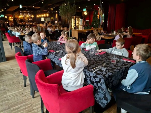 Mikołajkowa wycieczka do teatru — zdjęcie 14